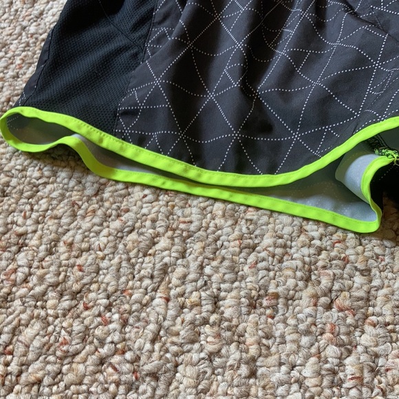 Nike Dri-Fit women’s running athletic shorts - Picture 3 of 11